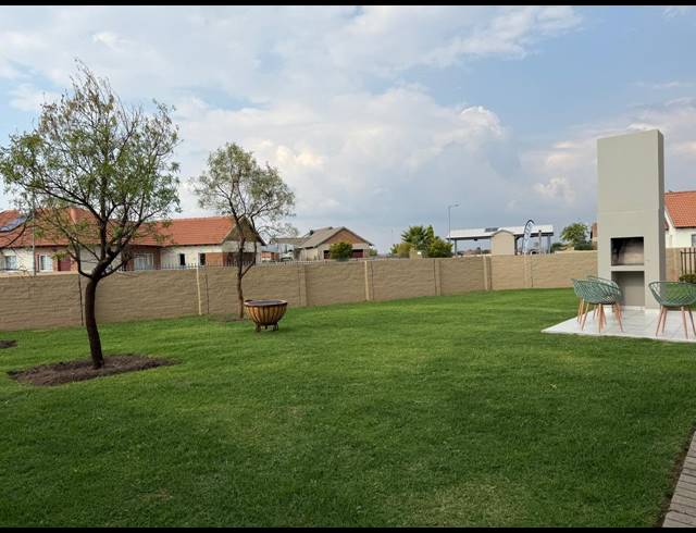 3 BEDROOM TOWNHOUSE FOR SALE IN WATERKLOOF EAST